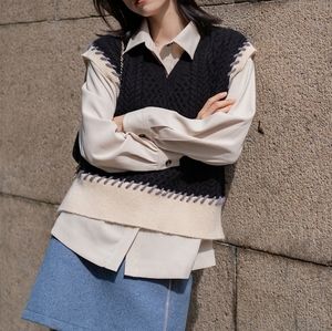 bnwt black and white sweater knit vest